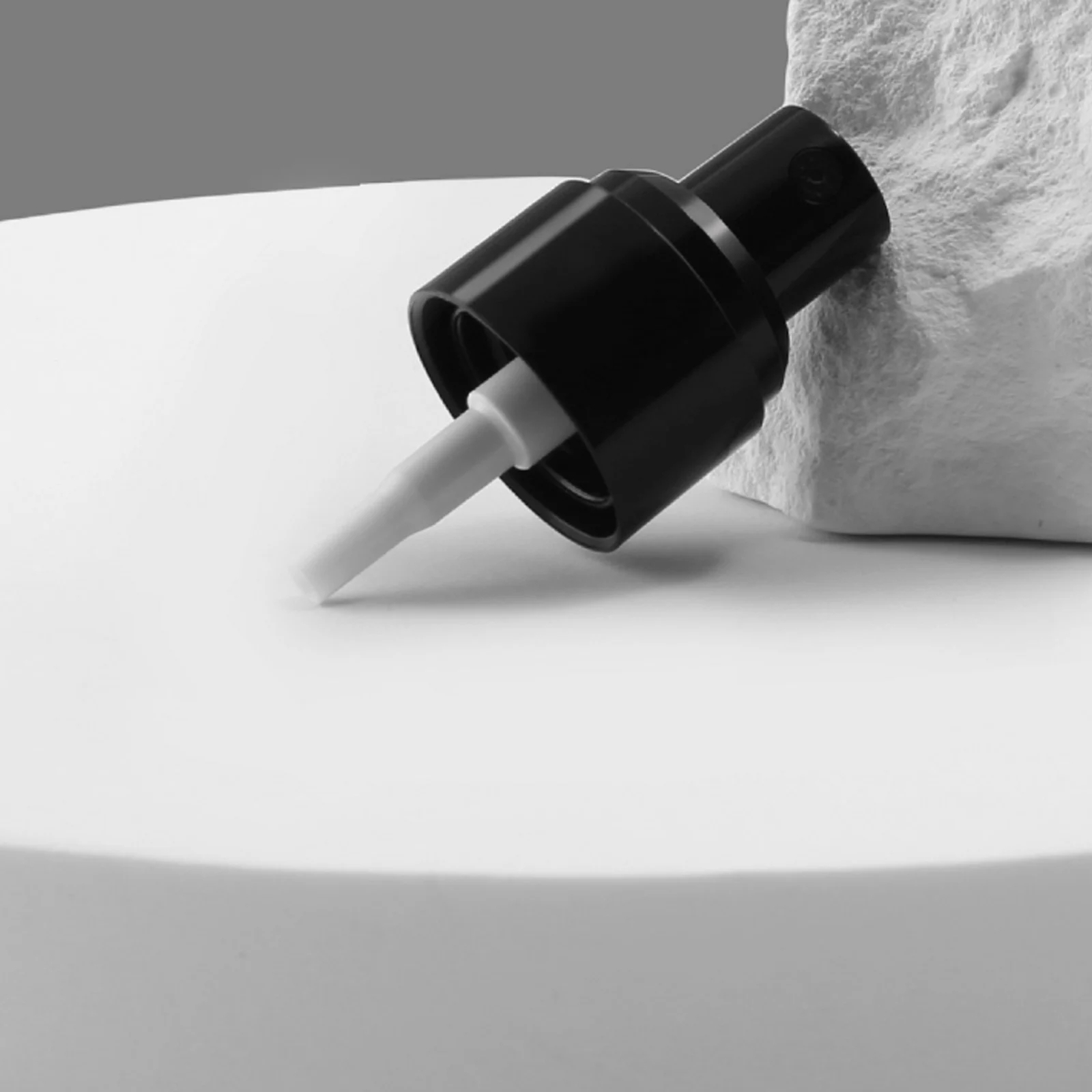 حاوية مستحضرات التجميل مع غطاء وزجاجة رذاذ عطر شفافة قابلة لإعادة الملء