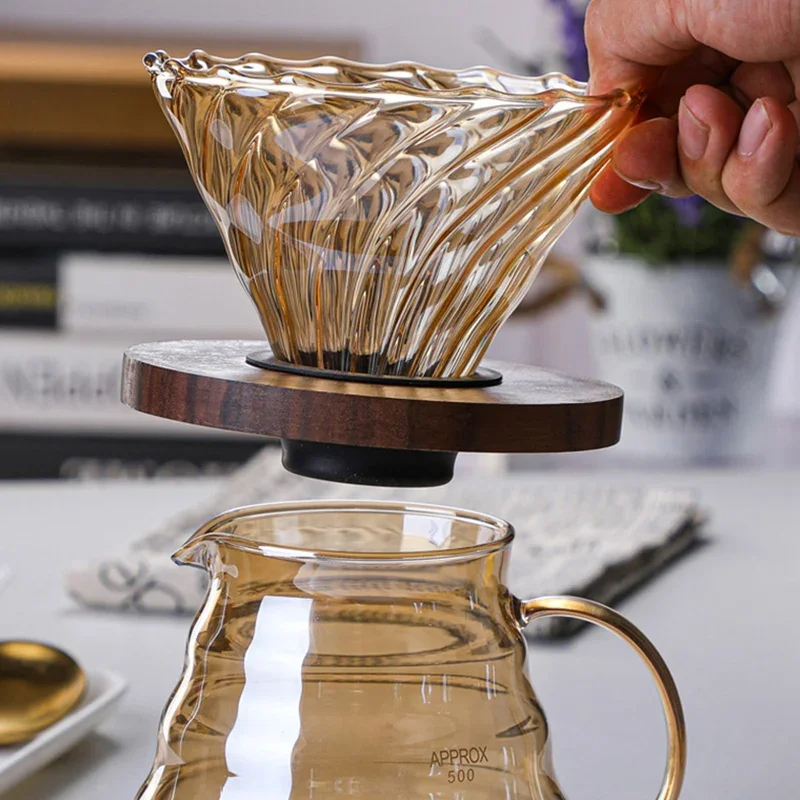 طقم صب فوق القهوة المنقط
